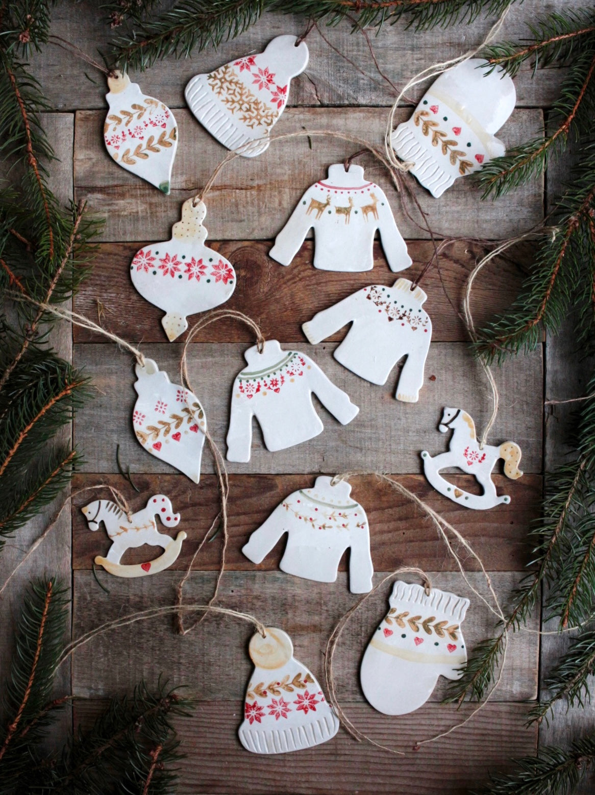 Decorazioni natalizie di ceramica fatte a mano 