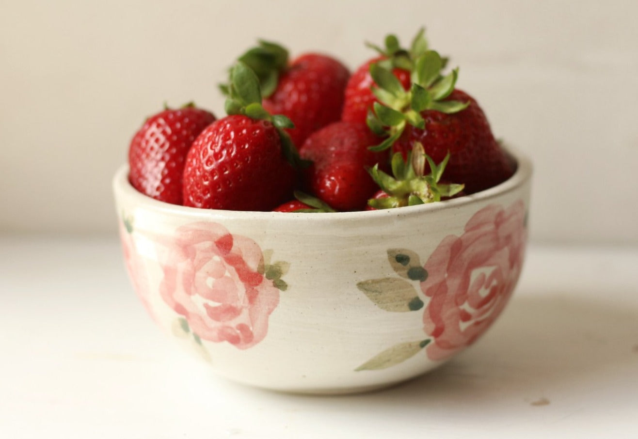 ciotola colazione in gres con rose dipinte a mano, breakfast bowl with handpainted roses